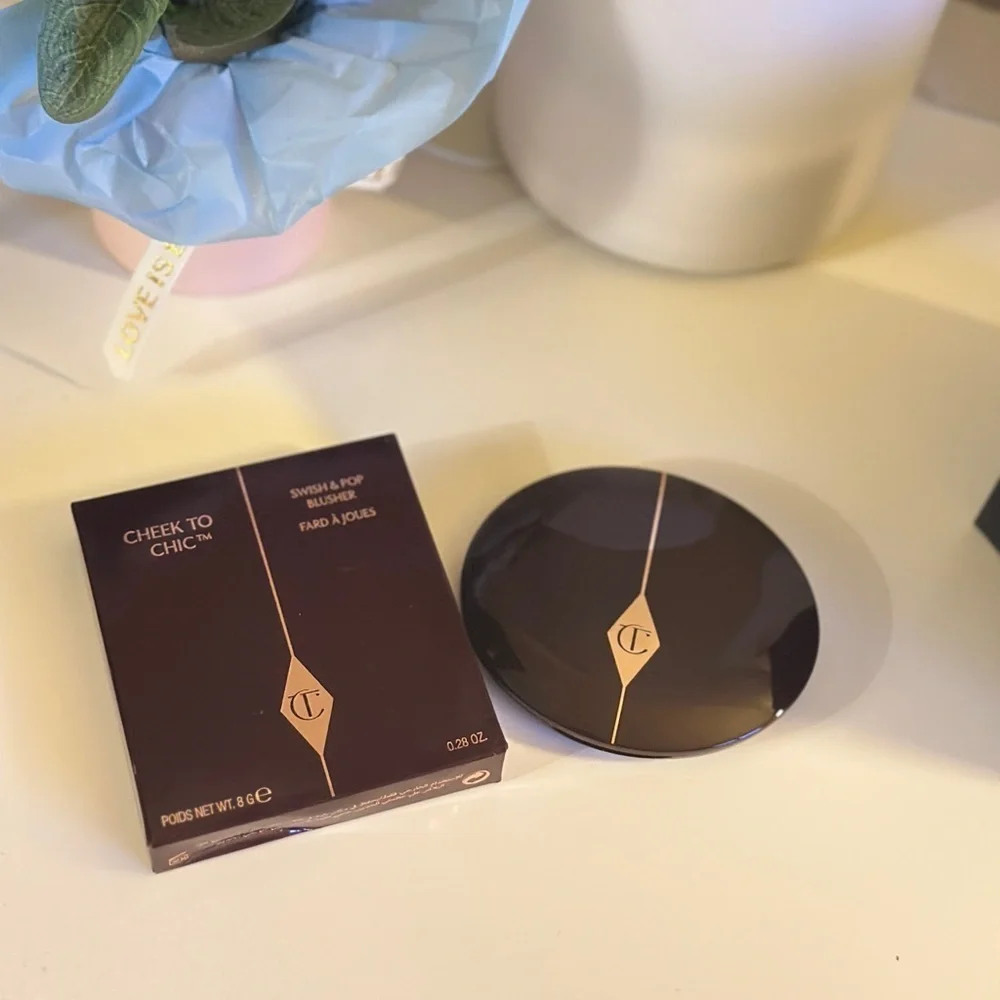 NEW Charlotte Tilbury CHEEK TO CHIC—FIRST LOVE Two-tone peach powder blusher